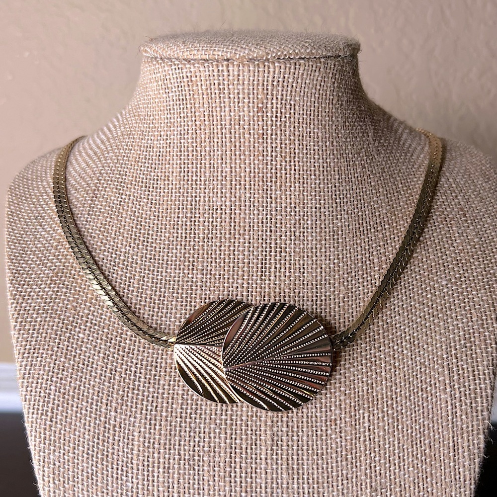 Vintage, Front-Clasp, Park Lane Gold Tone Seashell Necklace, Fan, Leaf, herringb